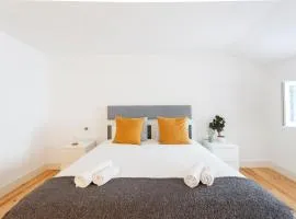 Suite in Cozy Apartment in Chiado in Shared House