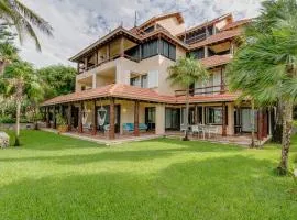 Front Beach 3 bedroom cozy apartment 8 guests