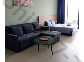 7th Horizon - Roxy Sematan Beach Apartment, Hotel am Strand in Sematan