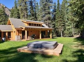 MTNLUX Guest House Sauna & Hot tub, hotel a Cooke City
