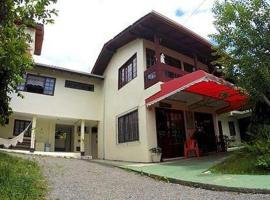 Pousada Medina Surf House, Hotel in Garopaba
