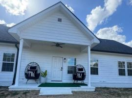 A Charming Villa in Vidalia GA - New Construction, hotel in Vidalia