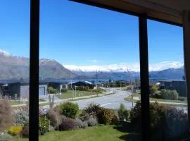 acomo at Clutha - stunning views, pool & gym access