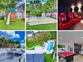 The Palms Villa with Cinema, Game Table, Pool, Jacuzzi , Giant Chess, 8 Beds