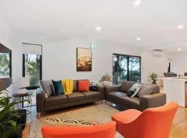 TheTree House Hobart Sleeps 8-2 Bath