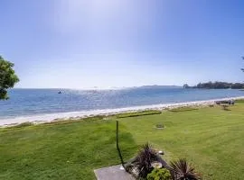 Boondelbah 4, 29 Soldiers Point Rd - waterfront bliss