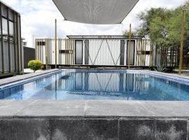 L W H Hotel & Glamping Container Park, glamping in Silao