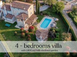 Villa Paolina with hot tub, hotel in Višnjan
