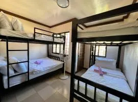 Townes Many Beds Home Near SM Lanang SMX Airport Samal Wharf