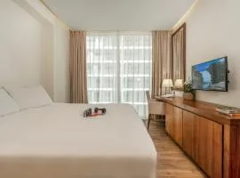 Premium Apartment, Balcony Ocean View,Infinity Pool, 01 Min To My Khe Beach, PickUp Managed by Ala Carte Da Nang