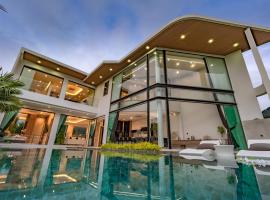 Luxury Golfside Villa near Patong - Villa Priva, hotel in Kathu
