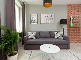 Central Apartment Emilii Plater by Noclegi Renters