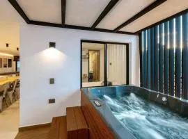 Luxury 5BR 6Bath Apartment with Jacuzzi in Manila