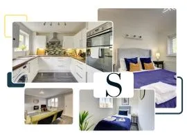 LastMinOffer 10pc Off I A Lovely Executive Home for Families or Contractors I A Lovely Garden and Parking Space I Wifi I Early check-in or Long Term Rates Available I SILVA Short Term Lets 4 out of 5 from over 650 stays
