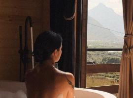 Outdoor Cottages Kazbegi, hotel v destinaci Stepancminda