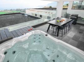 Lake view apartments in migdal, acomoda&ccedil;&atilde;o com cozinha em Migdal