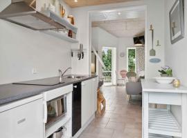 Lovely Apartment Right In The Center Of Marielyst, apartmán v destinaci Bøtø By