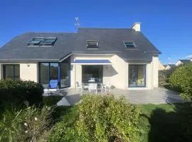 Maison lumineuse 3 étoiles, proche plages, 4 chambres, terrasse et jardin à Beg-Meil - FR-1-481-84