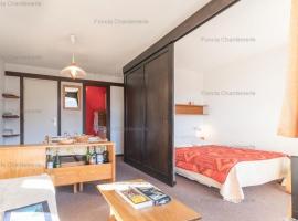 Charmant studio 4 pers à Serre-Chevalier avec balcon, TV, lave-vaisselle - Animaux non admis - FR-1-330E-43, hotel in Serre Chevalier