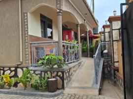 Greena Royal Suites، فندق في Mityana