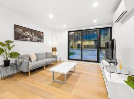 Spacious and Modern 2BR in Prime Location Burwood, hotel en Burwood