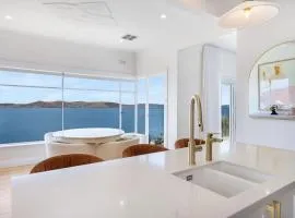 Waterfront luxe- a Hobart oasis