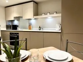 30Nights Offers l Premium Offers l Sleeps Up to 2 l Stunning View l 2 Bed 2 Bath Penthouse & Gym l City Centre JVT Short Lets