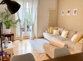 Central, Bright and Stylish 3 rooms Apartment