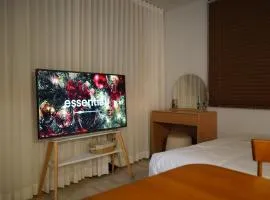 Busan Subway 6min #2 Rooms #2 Queen Beds #Hotel Bedding #OTT #Table#1st Floor