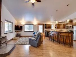 Denali Basecamp Cozy Talkeetna Chalet with Fire Pit