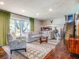 2 Mi to Dtwn Oshkosh Canal-Front Family Getaway!