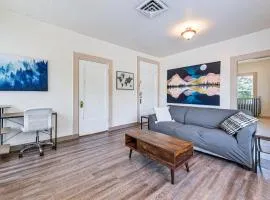Charming Klamath Falls Apt Walk to Downtown!
