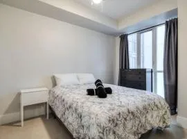 Cozy Condo with Balcony and Workspace in Downtown