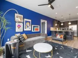 Walk to nightlife, Vanderbilt University, minutes