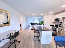 Ranch Home! Near UNCC, Medieval, Pavilion & Uptown