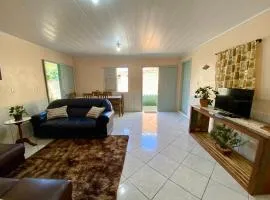 Casa Privativa com Varanda Gourmet e Churrasqueira- Pet Friendly- Wi-Fi e Garagem