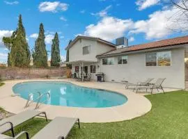 MidCentury Modern Home with Pool 10 Min to Strip Great for Family