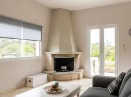 Private holiday house with garden next to the beach