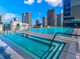 SPECIAL OFFER - Luxury 2 Bedroom Apartment by Monarch Downtown-Port of Miami