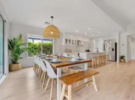 Tea Tree Retreat - 5 Bedrooms, sleeps 13