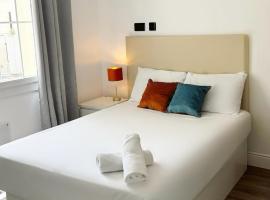 Grand Central House - Central Penthouse Double Room Ensuite - GibraltarStay Apartments, hotel v destinaci Gibraltar