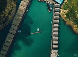Khaosok Lake House At Ratchaprapa Dam, hotel in Ban Bang Kaeo