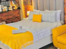 Champagne apartment on Main