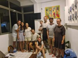 Ceylon Lodge - Airport Transit Hostel, hostel in Negombo