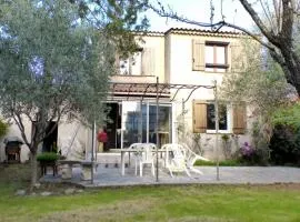 T5 house with Wifi - garden and terrace