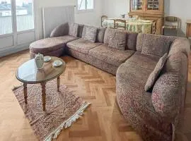 StCyrSurLoire Lumineux et bien situé avec balcon & parking privé