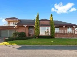 Federation Style 4 bedroom House with Ocean View
