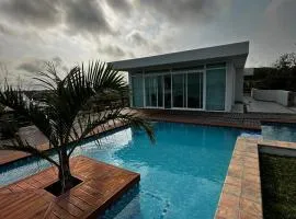 Koko Beach - Blue sky house