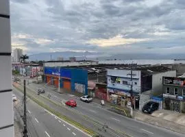 Kitnet Praia Grande - Aviação 500 metros da praia AR CONDICIONADO - GELADEIRA - FOGÃO - SOFÁ CAMA - WIFI