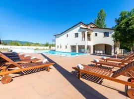 Nice Home In Donji Prolozac With Wifi